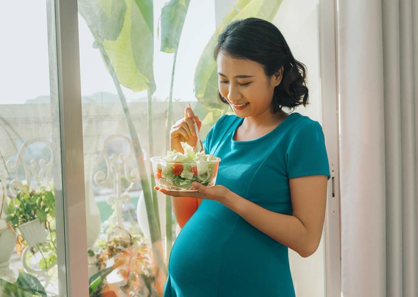 Woman eating healthy food during pregnancy